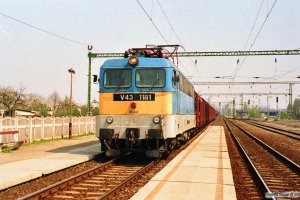 MÁV V43 1181+bilvogne (Skoda Favorit). Tárnok 14.04.1991.