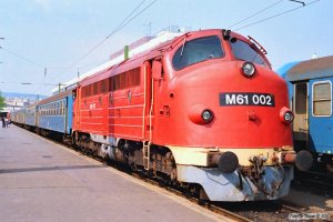 MÁV M61 002 med Tog 9716. Budapest-Déli 14.04.1991.