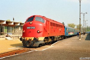 MÁV M61 013 med Tog 9712. Badacsonytomaj 15.04.1991.