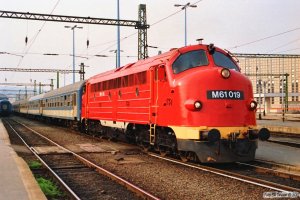 MÁV M61 019 med Ex 956. Budapest-Déli 16.04.1991.