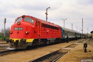 MÀV M61 017 med Ex 955. Tapolca 17.04.1991.