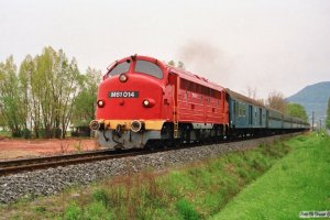 MÀV M61 014 med Tog 9713. Badacsönyörs - Ábrahámhegy 17.04.1991.