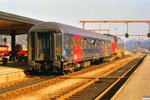 DSB MZ 1432+Bcm 423 som P 13584 Flb-Ar. Fredericia 18.03.1990.