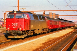 DSB MZ 1407 med IC 151 Kh-Flb. Odense 28.03.1990.