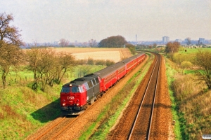 DSB MZ 1414 med IC 135 Kh-Es. Km 34,7 Ng (Odense-Holmstrup) 01.04.1990.