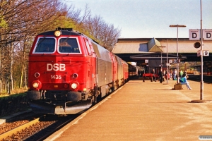 DSB MZ 1435+MZ 1432 med IC 126 Ab-Flb. Fredericia 07.04.1990.