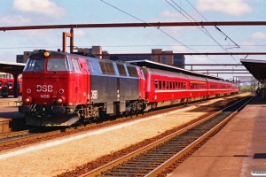 DSB MZ 1409 med IC 135 Kh-Es. Odense 12.04.1990.