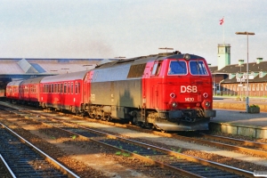 DSB MZ 1430+Ckm+Bn+ABns-n som P 6470 Fa-Kh. Fredericia 05.05.1990.