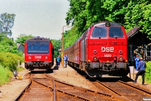 DSB MR/D 75 som P 2839 Svg-Od og MZ 1420+ADns-e+5 Bn som P 8530 Kh-Frs. Fruens Bøge 19.05.1990.