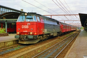DSB MZ 1443 med P 4059 Kh-Pe. Roskilde 27.09.1990.
