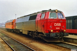 DSB MZ 1444+SJ Qib 80 74 985 0 235-8 som M 6320 Fa-Ng. Nyborg 05.04.1991.