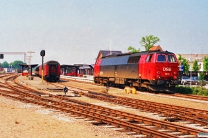 DSB MZ 1428 løber om på P 6321 Kh-Sl. Silkeborg 04.07.1991.