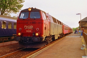 DSB MZ 1424+Bab+Bab+BD+A+3 B som P 275 Fh-Pa. Vrå 29.06.1992.