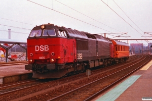 DSB MZ 1460+SJ Qib 80 74 985 0 235-8 som M 6437 Hg-Ab. Slagelse 01.04.1993.