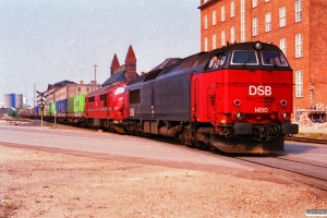 DSB MZ 1450+HFHJ MX 17 rangerer med G 40726 Rfø-Kk. Østerport 02.05.1993.