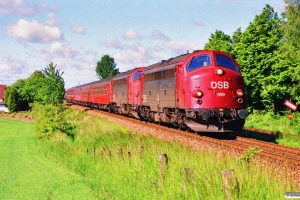 DSB MY 1159+MY 1154 med IC 120 Ar-Kh. Km 35,6 Ng (Odense-Holmstrup) 24.05.1990.