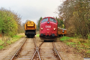 DSB MY 1107 med hjælpetog. Fruens Bøge 21.11.1990.