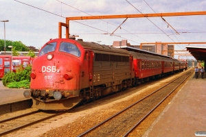 DSB MY 1124+Bf-x+Bf+Bk+B+B+MY 1137 som M 8155 Re-Od. Odense 03.07.1992.