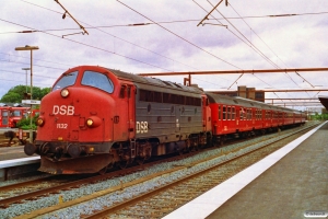 DSB MY 1132+Bn-v+Bn-v+B+B+B som P 8032 Kh-Pa. Odense 15.07.1992.