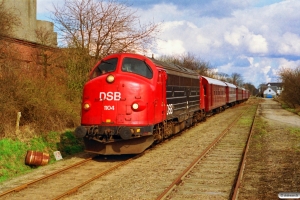 DSB MY 1104+CLE 1672+CL 1630+CL 1589+AU 253+BHL 401+EA 6001 som Rangertræk Tp-Ac. Glamsbjerg 27.03.1993.