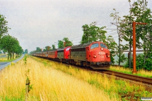 DSB MY 1119+MY 1157+B+B+AB+3 B+B-t+BDan+B+B som M 8349 Ar-Te. Fredericia 28.07.1994.