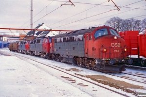 DSB MY 1152+MZ 1412+MZ 1409+2 Hbikks som G 7435 Gb-År. Odense 21.02.1996.
