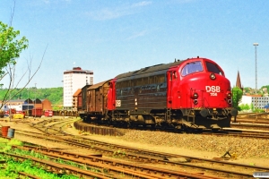 DSB MY 1156 rangerer med G 7438 Hs-Vj. Vejle 13.05.1998.