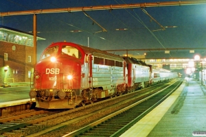 DSB MY 1135+ME 1510+SNCF 43429+43428+43427+43426+43425+43424+43423+43422+43421+43420 som M 6113 Htå-Pa. Odense 15.12.1998.