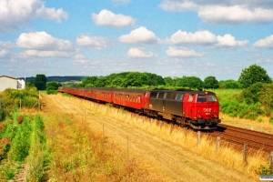 DSB MZ 1424+B+B+BDan+B-t+B+B+B-t+3 B som RV 3160 Ab-Ngf. Km 155,4 Fa (Langå-Stevnstrup) 13.08.1995.