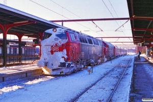 DSB MZ 1415+MY 1122+MR/D 73+MR/D 28 som Materieltog Ås-Od. Odense 20.02.1996.