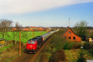 DSB MZ 1418+DB Bm+Bm+Bcom+Bcm+Bcm+Bcm+Bcom+Bcom som IP 8348 Fa-Pa. Km 40,1 Fa (Vamdrup-Farris) 14.03.1998.