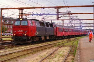 DSB MZ 1409 med IR 1653 Kh-Ab. Fredericia 28.07.2000.