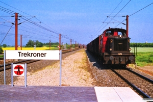 DSB MH 351 med godstog fra Hedehusene. Trekroner 21.06.1988.