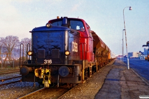 DSB MH 316. Århus Containerhavn 01.12.1995.