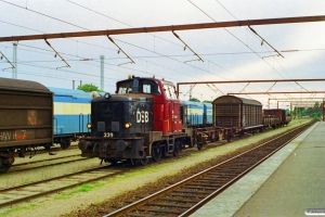 DSB MH 339 med vogne fra G 7281 Ng-Od. Odense 05.06.1998.