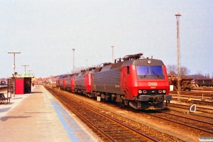 DSB EA 3007+EA 3017+ME 1528+ME 1533+MZ 1454. Nyborg 16.04.1996.