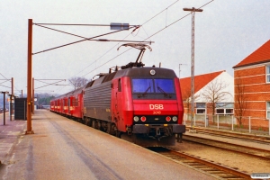 DSB ADns-e 542+Bno 776+831+EA 3018 som RV 2721 Od-Fa. Middelfart 26.03.1997.