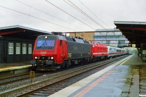DSB EA 3003+DB 229 113-6+DB 402 som M 6445 Kh-Pa. Odense 26.05.1997.