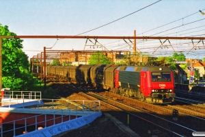 DSB EA 3021 med GP 7585 Gb-Ab. Roskilde 30.05.1997.