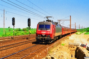 DSB ADns-e+4 Bn-o+EA 3009 som MX 6324 Kø-Sg. Korsør 01.06.1997.