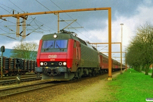 DSB EA 3014+20 personvogne - Til Iran - som G 8755 Rf-Pa. Padborg 19.03.1998.