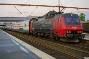 DSB EA 3022+8 SBB vogne+EA 3012 som IC 560 Od-Kk. Odense 18.05.2000.