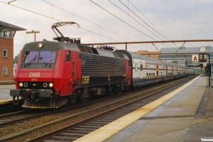 DSB EA 3012+8 SBB vogne+EA 3019 som IC 861 Hgl-Fa. Odense 09.07.2000.