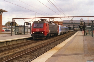 DSB EA 3009+SJ X2K 2036+UB2XK 2541 som M 6141 Kh-Rq. Odense 19.10.2003.