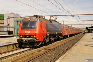 DSB EA 3004 med RØ 4153 Kk-Bo. Roskilde 19.08.2005.