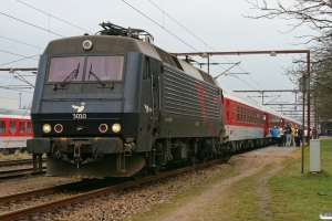 DSB EA 3010+14 personvogne som IP 1273 Htå-Pa. Padborg 06.02.2009.