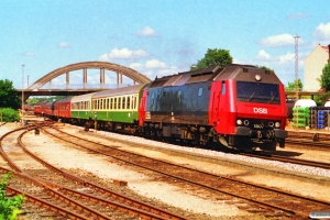 DSB ME 1507 med Re 2245 Kh-Ge. Næstved 26.06.1993.