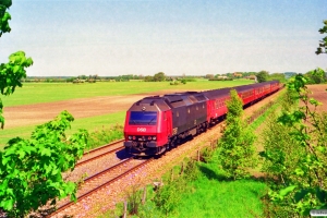 DSB ME 1520 med Re 2224 Nf-Kk. Km 111,2 Kh (Lundby-Vordingborg) 13.05.1994.