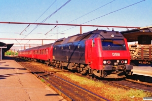 DSB ME 1511 med RØ 2469 Ro-Næ. Roskilde 22.05.1995.