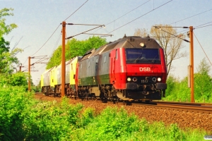 DSB ME 1517+Siemens DE 2650-04 (ex. NSB Di6.664)+ME 26-07 (ex. NSB Di6.667) som M 6324 Arg-Gb. Km 165,2 Kh (Odense-Holmstrup) 09.05.2000.